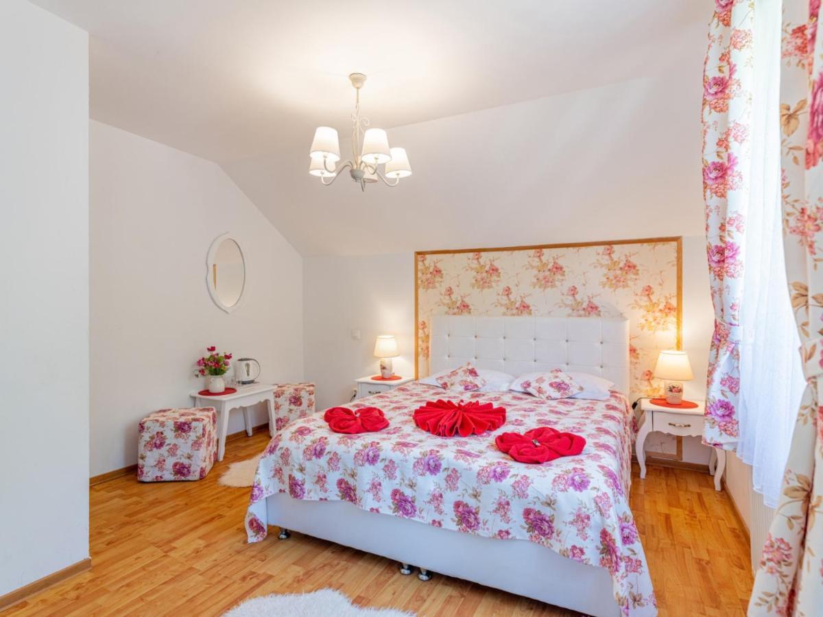 Casuta Cu Trandafiri Otel Slănic Dış mekan fotoğraf