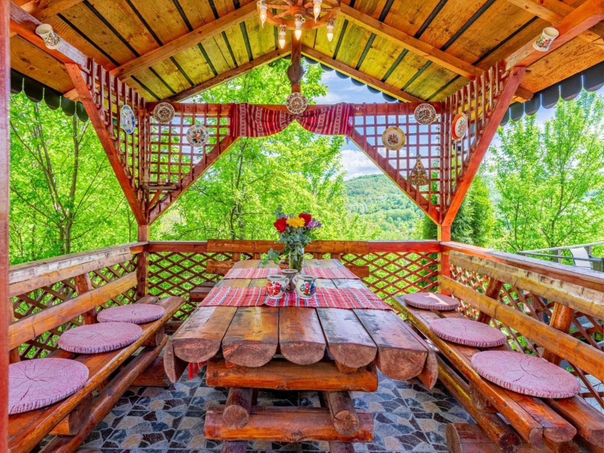 Casuta Cu Trandafiri Otel Slănic Dış mekan fotoğraf